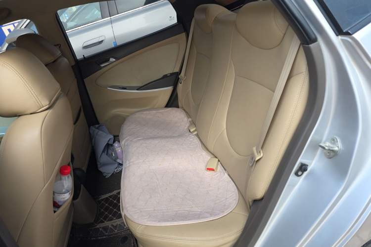 Used Hyundai Verna (older generation) 2010 Sedan 1.4L Manual Comfort GS Left Rear Seat