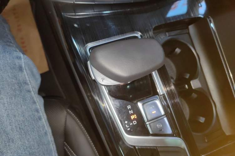 Used Geely Auto Emgrand GT New Energy 2018 1.5T PHEV Yao Ling Edition Gear Lever