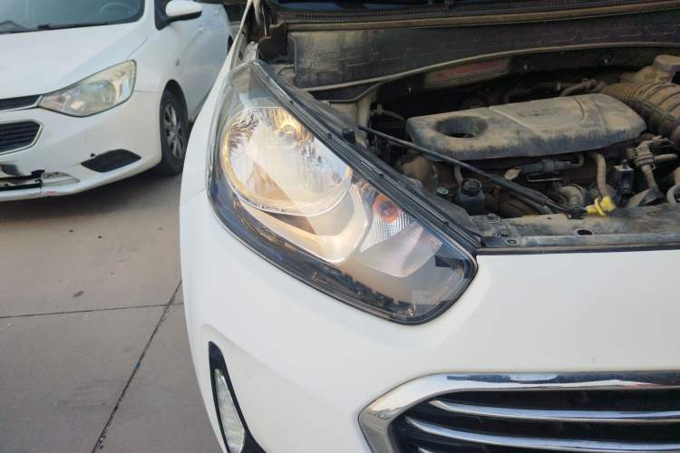 Used Kia KX3 2015 1.6T Automatic Two-Wheel Drive DLX Right Front Headlight
