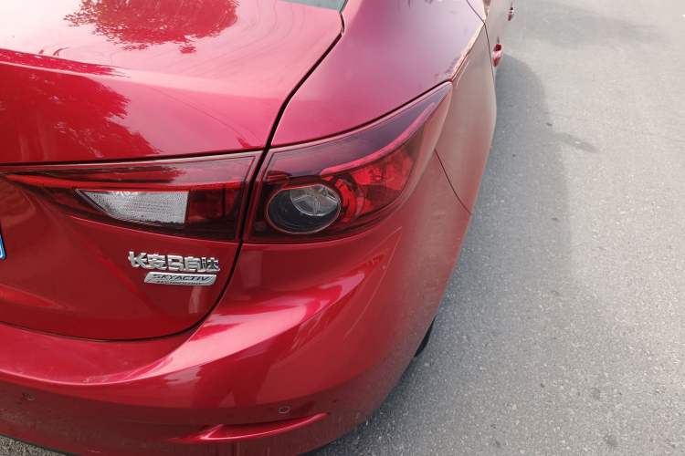 Used Mazda 3 Axela 2016 Sedan 1.5L Automatic Luxury Model