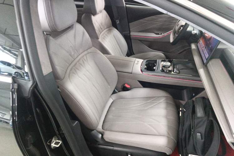 Used Geely Galaxy 8 2025 130km EM-P Starship Edition
