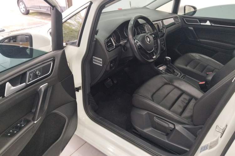 Used Volkswagen Golf 2015 1.4TSI Sportsvan
