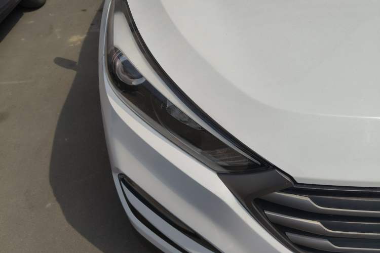 Used Hyundai Tucson 2015 1.6T Dual-Clutch Two-Wheel-Drive Smart Model Right Front Headlight
