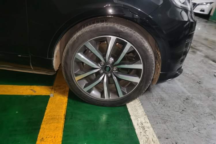 Used Land Rover Discovery 2021 360 PS R-Dynamic SE Right Front Wheel Hub