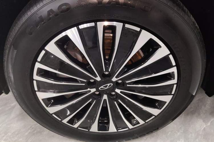 Used Chery Tiggo 8 PLUS C-DM 2025 1.5T 116 km Prestige Version 5 Seats