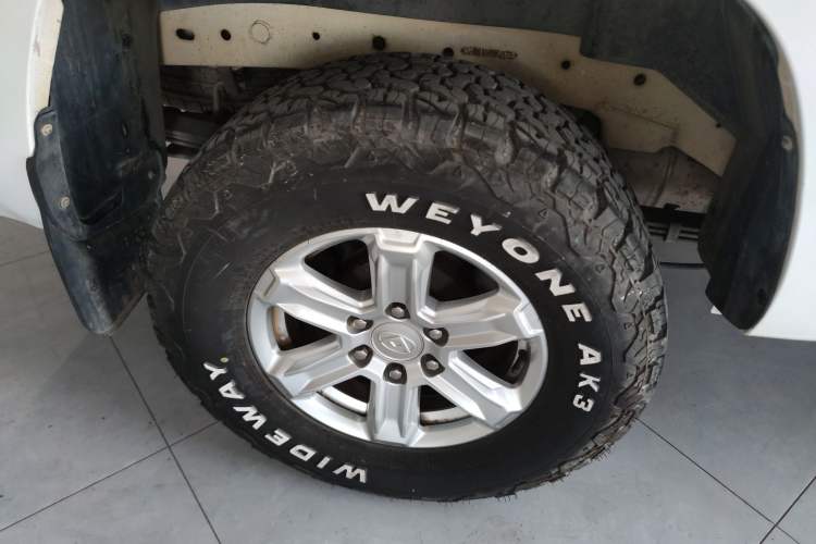 Used SAIC MAXUS T70 2019 2.0T Diesel Manual Two-Wheel Drive Comfort Version with Long Body and High Ground Clearance
