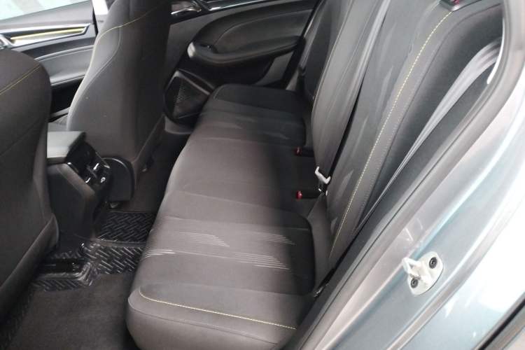 Used Roewe i5 2021 1.5L CVT Platinum Edition Left Rear Seat