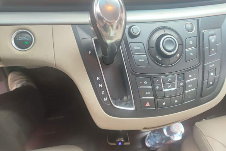 Used Buick GL8 2017 25S Luxury Version China V Standard Gear Lever