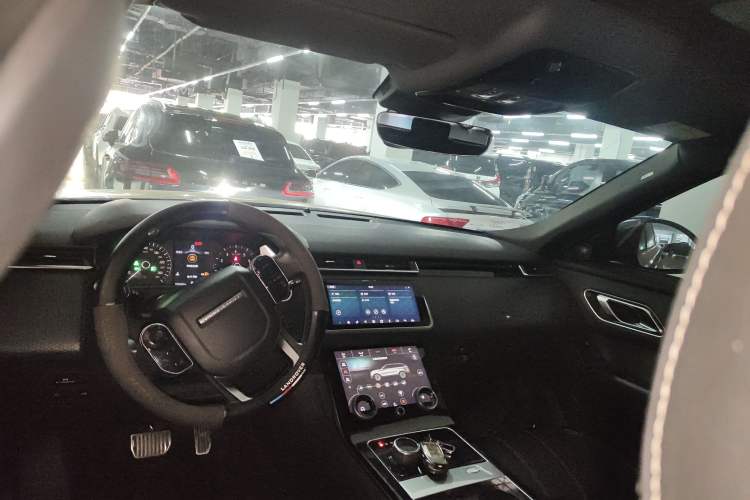 Used Land Rover Range Velar 2017 P380 R-DYNAMIC S Center Console
