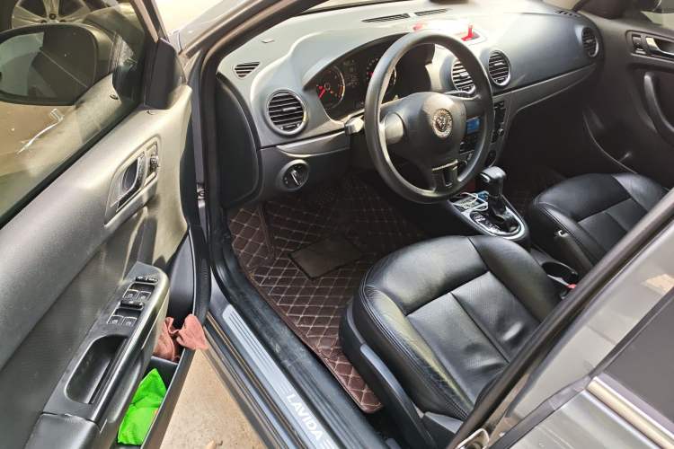 Used Volkswagen Lavida 2011 1.4 TSI DSG Prestige Edition Driver Seat