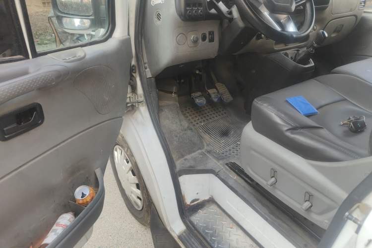 Used JMC Transit 2017 2.8T Commercial Version Short Wheelbase Mid-Roof 6/7/8-Seater JX493