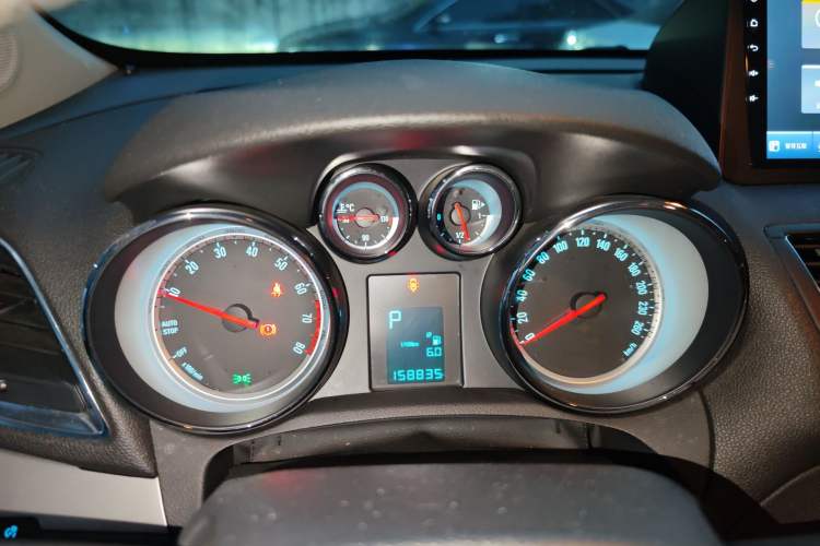 Used Buick Encore 2015 1.4T Automatic Two-Wheel Drive Urban Elite Version
