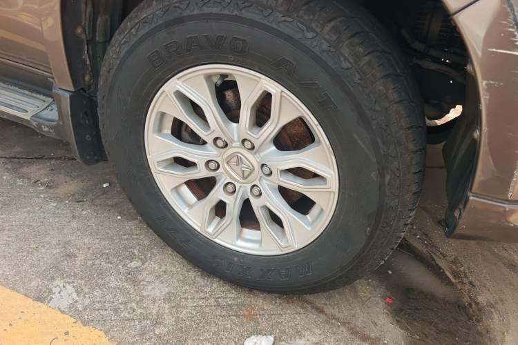 Used JMC Yusheng S350 2013 2.4T Manual Two-Wheel Drive Diesel Luxury Edition 5 Seats Right Front Wheel Hub