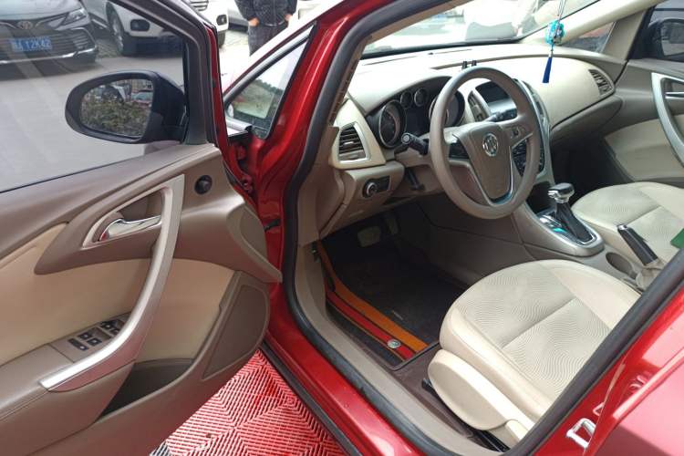 Used Buick GT 2012 GT 1.6L Automatic Fashion Edition Driver Seat