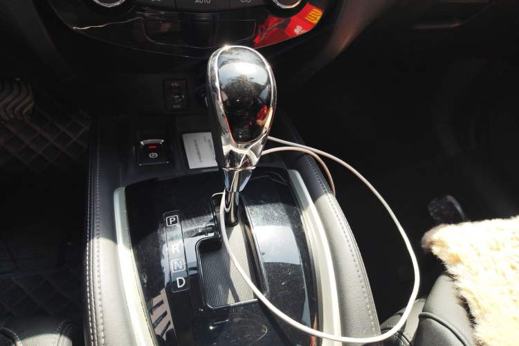 Used Nissan X-Trail 2017 2.5L CVT Luxury Edition 4WD Gear Lever