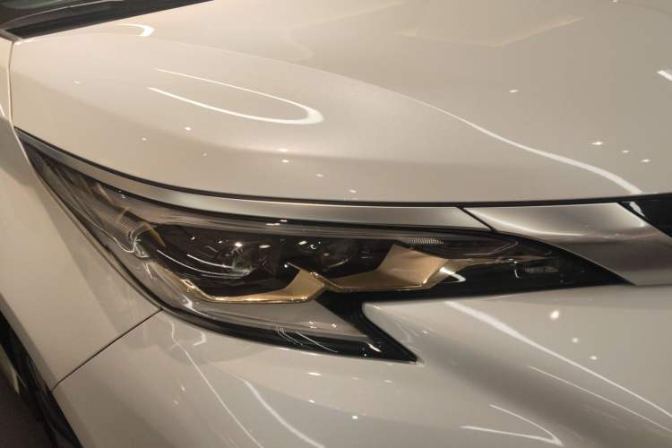 Used Toyota Granvia 2023 2.5L Hybrid Flagship VIP Edition Exterior 3