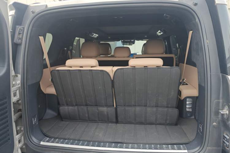 Used Formula Leopard 8 2025 Smart & Brave Flagship Edition 7 Seats