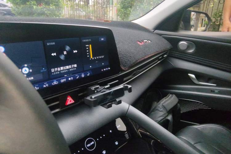 Used Hyundai Elantra 2022 1.5L CVT LUX Prestige Edition Audio And AC Panel