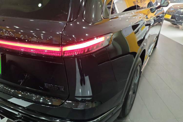 Used ONVO Luxeed L90 2025 Model—Max Six-Seater Version
