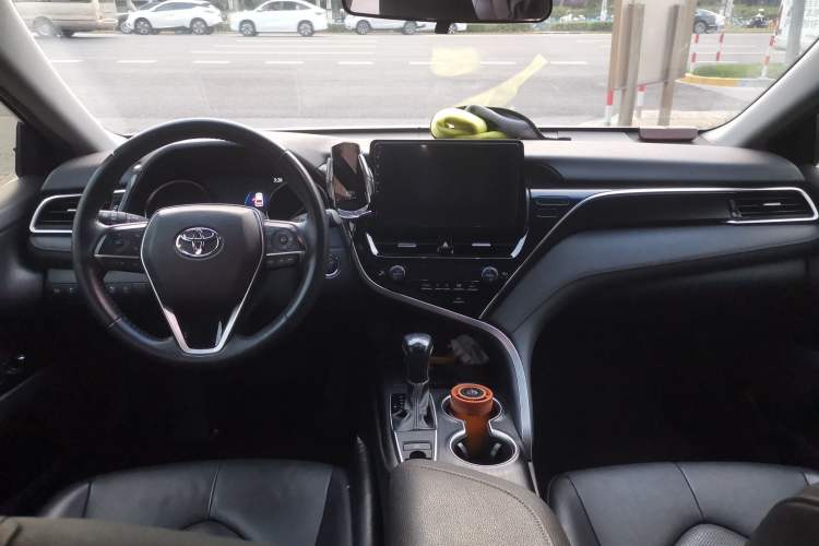 Used Toyota Camry 2021 2.0G Luxury Edition Center Console