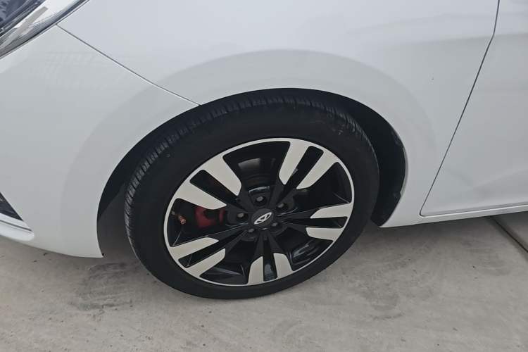 Used Chery Arrizo 5 2018 1.5L Manual Tribute to Youth Edition Left Front Wheel Hub