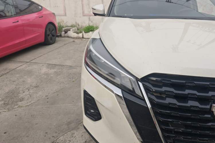 Used Nissan Kicks 2022 1.5L CVT XV Luxury Edition Right Front Headlight