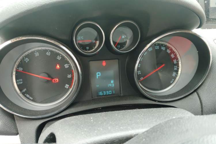 Used Buick Encore 2015 1.4T Automatic Two-Wheel Drive Urban Elite Version Instrument Cluster