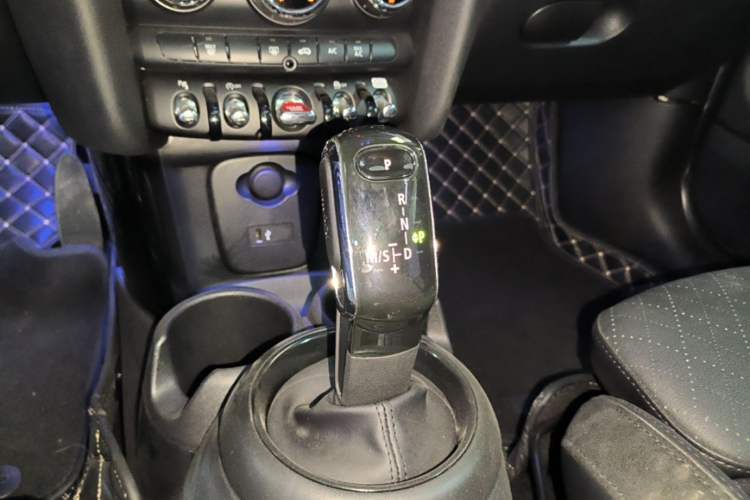 Used MINI 2022 Updated 1.5T COOPER Classic Edition Gear Lever