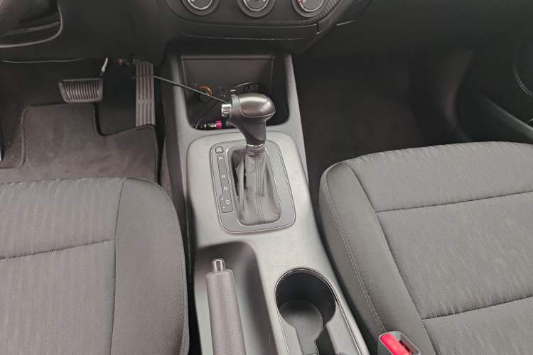 Used Kia K3 2015 1.6L Automatic GL Gear Lever