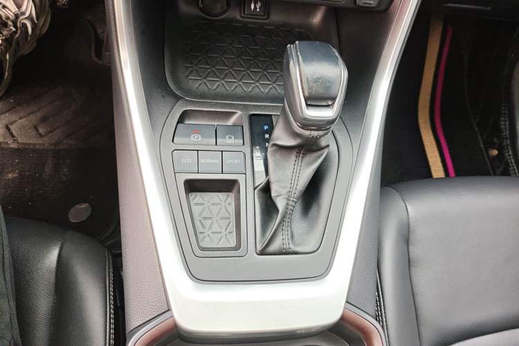 Used Toyota RAV4 2022 2.0L CVT Two-Wheel Drive Fashion Plus Edition Gear Lever