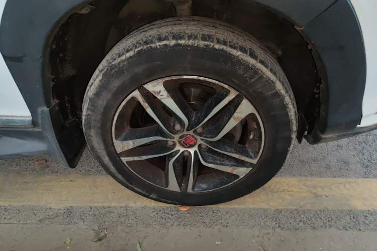 Used BYD Tang New Energy 2015 2.0T Four-Wheel-Drive Flagship Model Right Front Wheel Hub