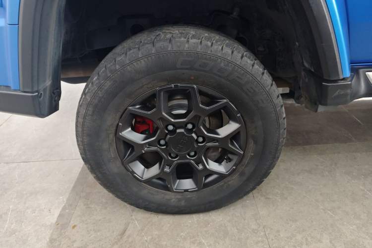 Used BAIC Off-Road BJ40 2021 2.0D Automatic Four-Wheel Drive Blade Hero Edition Pioneer Model Right Rear Wheel Hub