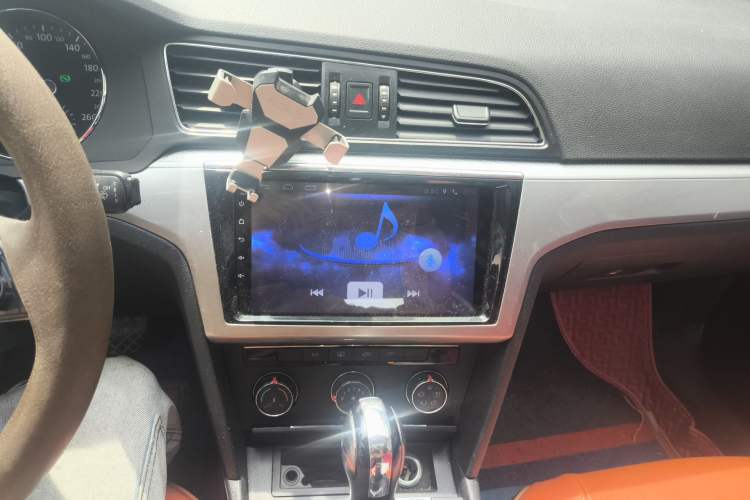 Used Volkswagen Lamando 2018 230TSI DSG Fashion Edition Audio And AC Panel