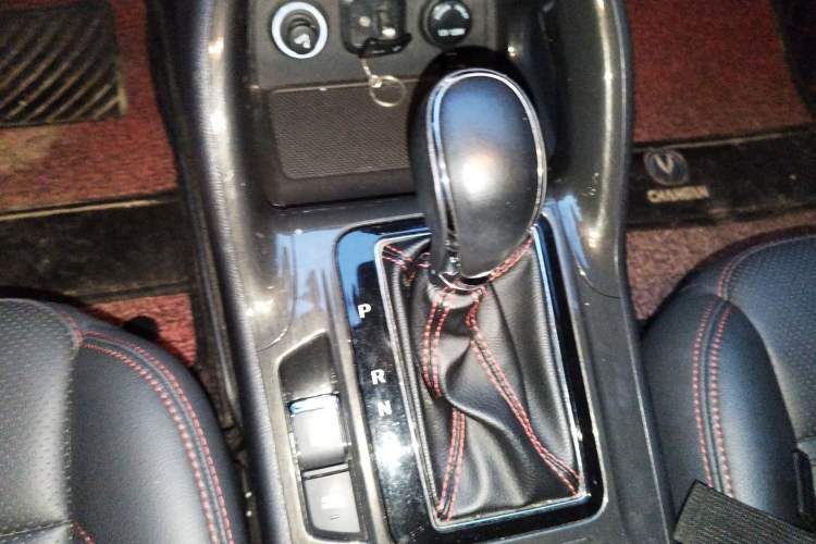 Used CHANGAN CS75 2017 Shangkui Edition 1.5T Automatic Fengyue Model Gear Lever