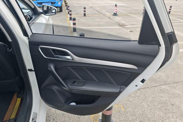 Used MG 6 2017 20T Manual Luxury Smart Connect Version China V Standard