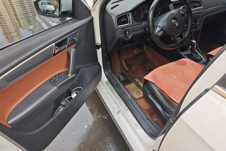 Used Volkswagen Gran Lavida 2014 1.4TSI Automatic Sport Edition Driver Seat