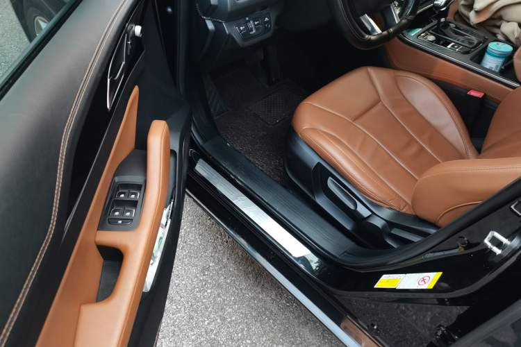 Used Hongqi H5 2018 30TD Dynamic Edition Driver Seat