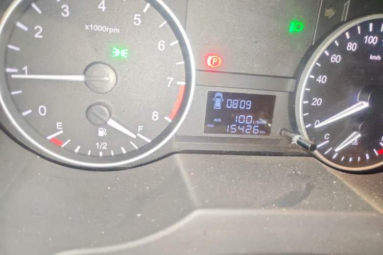 Used JAC Refine M3 2025 PLUS 1.8L Manual Classic Edition 7 Seats Odometer Close Up