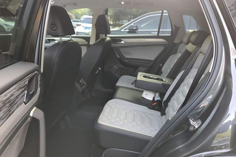 Used Volkswagen Tayron 2024 330TSI Two-Wheel Drive R-Line High-Energy Version
