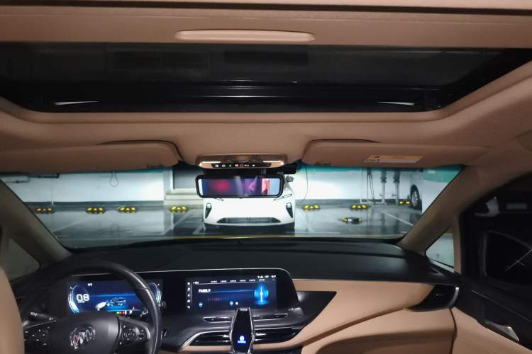 Used Buick GL8 2021 ES Landtrek 653T Luxury Model Headliner