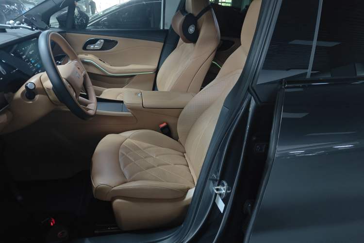 Used Rising R7 2024 Advanced Edition Left Front Seat