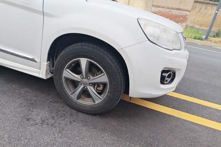 Used Haval H6 2013 Upgraded Model 2.4L Automatic Two-Wheel Drive Elite Version Right Front Wheel Hub