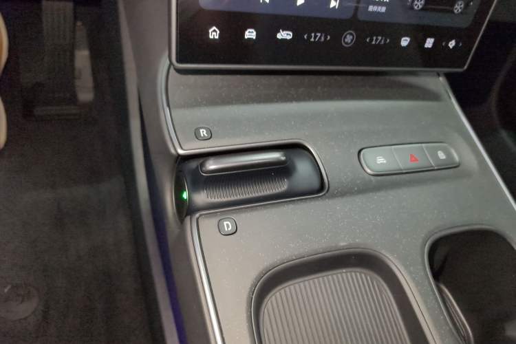 Used Nio ET5T 2024 75kWh Touring Gear Lever