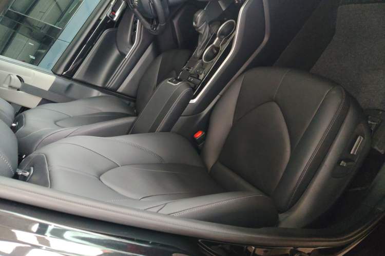 Used Toyota Highlander 2023 2.5L Smart Electric Hybrid Dual-Drive Prestige Version 7 Seats Right Front Seat