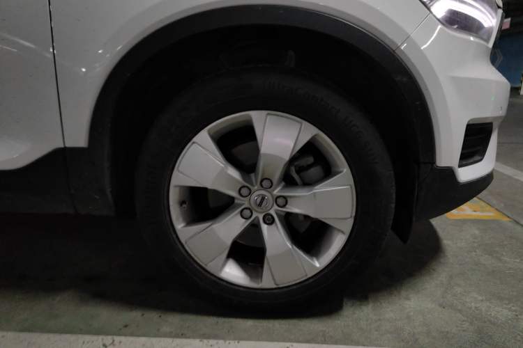 Used Volvo XC40 2022 T4 Four-Wheel Drive Smart & Stylish Edition Right Front Wheel Hub