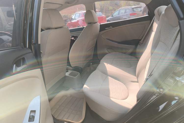 Used Hyundai Verna (older generation) 2014 1.4L Manual Smart GLS Trim
