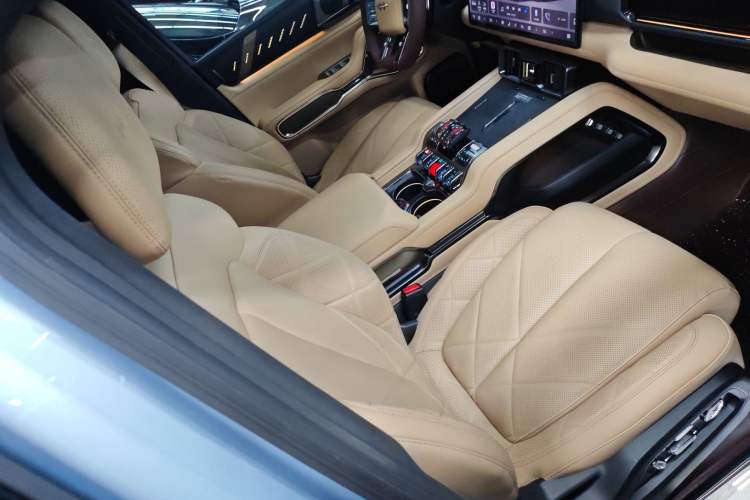 Used Formula Leopard 8 2025 Smart & Brave Flagship Edition 7 Seats Right Front Seat