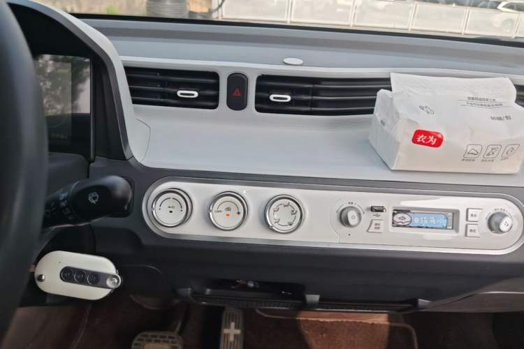 Used Wuling Hongguang MINIEV 2022 Macaron Premium Model – Lithium Iron Phosphate Audio And AC Panel