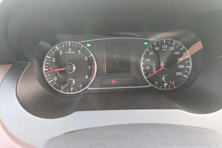 Used Land X7 2016 2.0T Panoramic Deluxe Edition Odometer Close Up