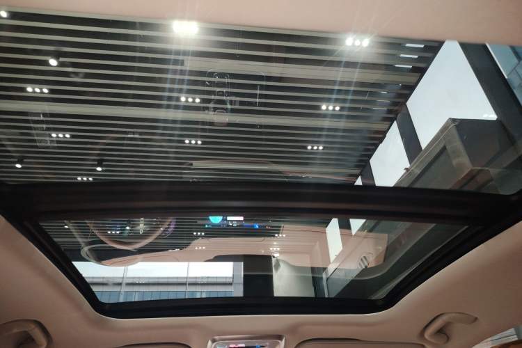 Used Hongqi H9 2025 2.0T Two-Wheel-Drive Flagship Private Enjoyment Style 5 Seats
